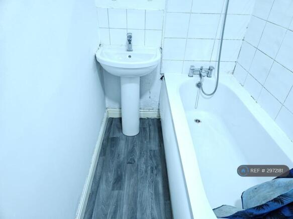 2 bed Terraced to rent Image 7