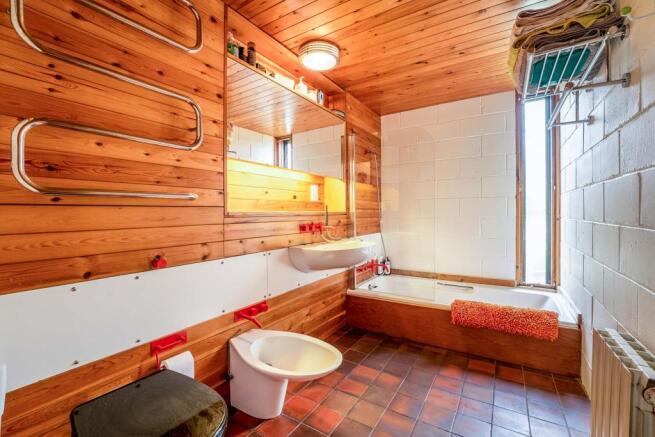 En-Suite Bathroom