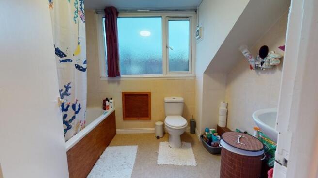 4 bed Terraced to rent Image 7