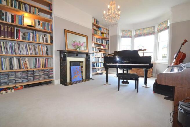 bed2musicroom.jpg