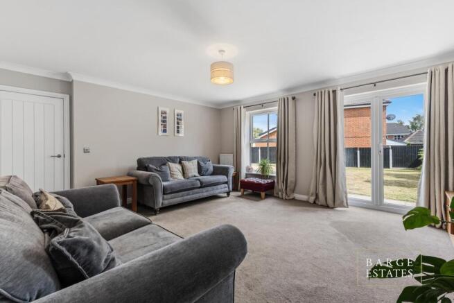 5 bed Detached for sale Image 12