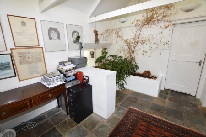 Master Office (2) (Custom).JPG