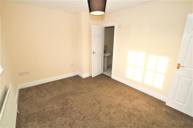 4 bed Terraced to rent Image 9