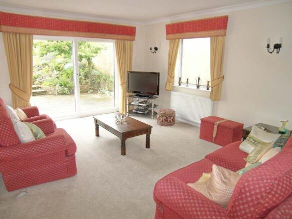 DOUBLE SITTING ROOM