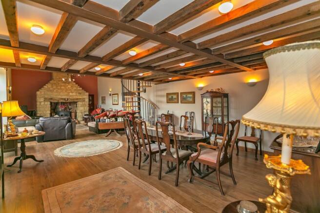 Lounge/Dining Room