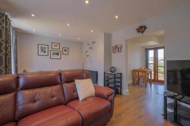 3 bed Semi-Detached for sale Image 5