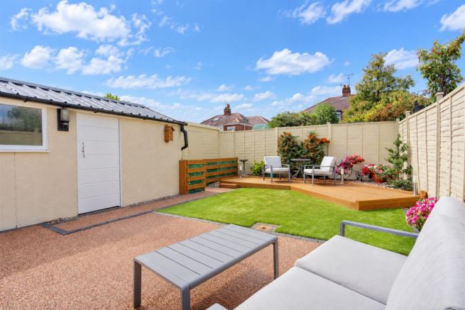 2 bed Semi-Detached Bungalow for sale Image 7