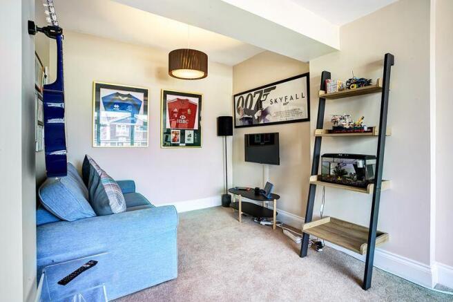 DINING/FAMILY ROOM
