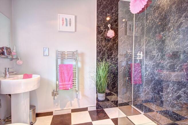Shower Room.jpg