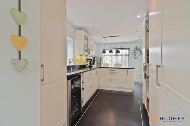 4 bed Semi-Detached for sale Image 5