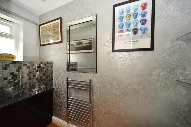 BATHROOM/WC