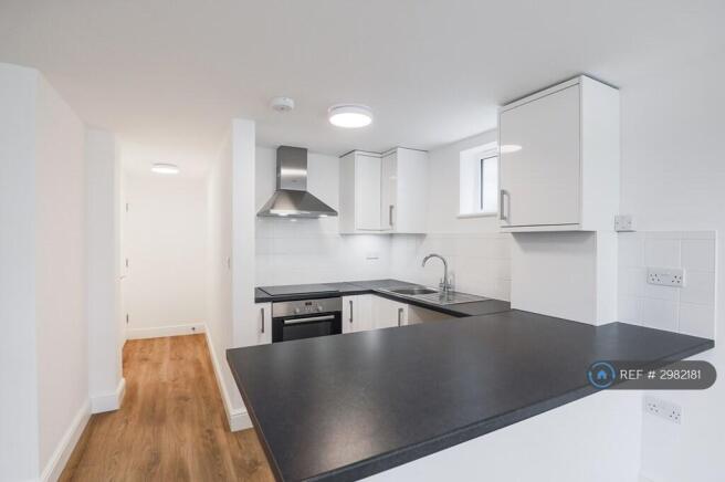 Kitchen & Breakfast Bar