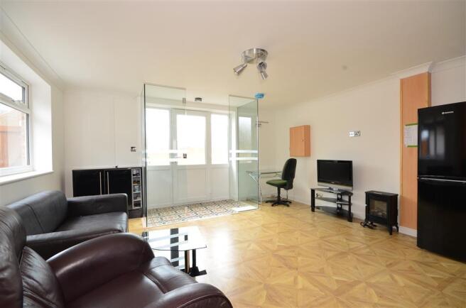 Lounge/Kitchen