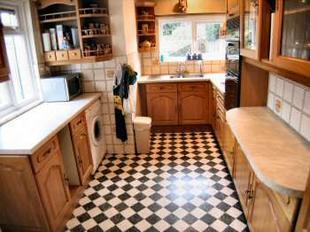 Kitchen 13'7 x 8'8