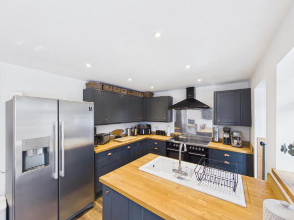 CAM01354G0-PR0704-STILL011