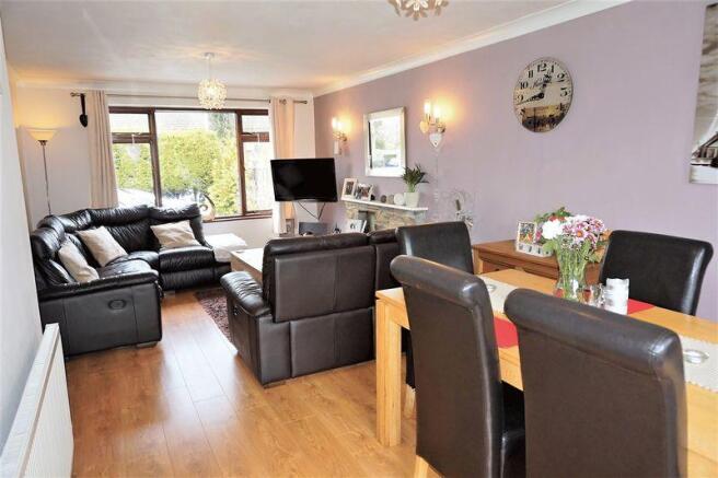 Lounge Dining ...