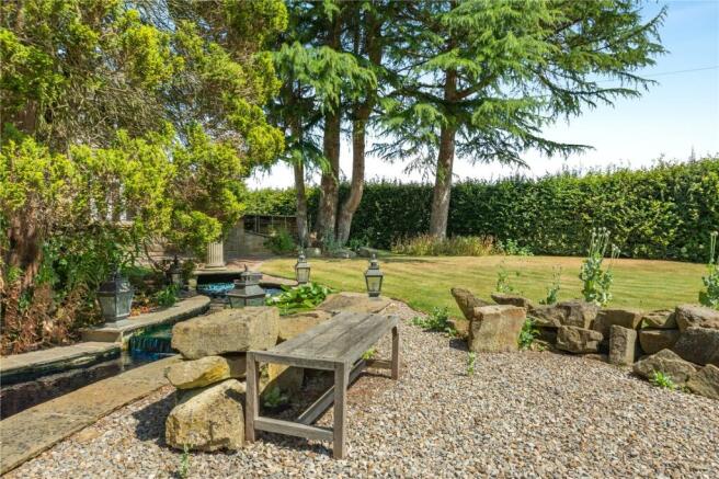 5 bed Detached for sale Image 12