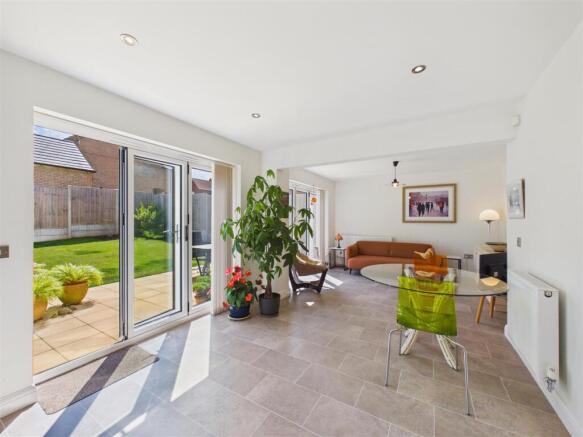 4 bed Detached for sale Image 7