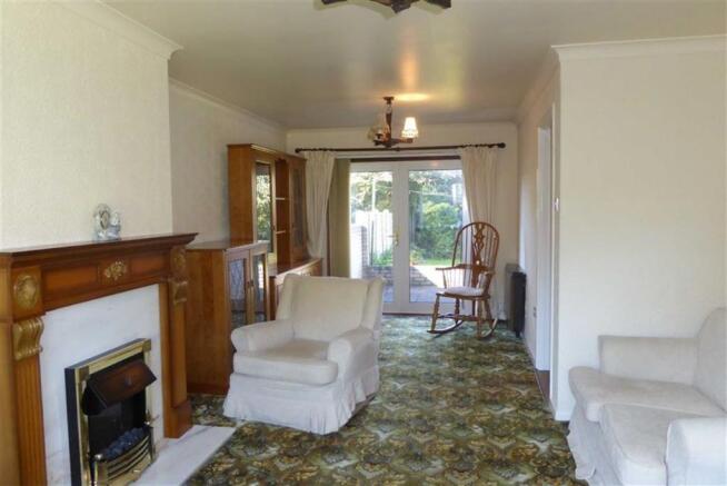 LOUNGE - DINING ROOM
