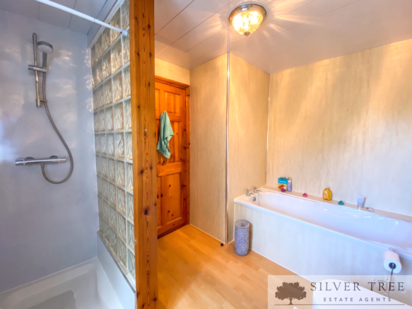 2 bed Semi-Detached Bungalow for sale Image 7