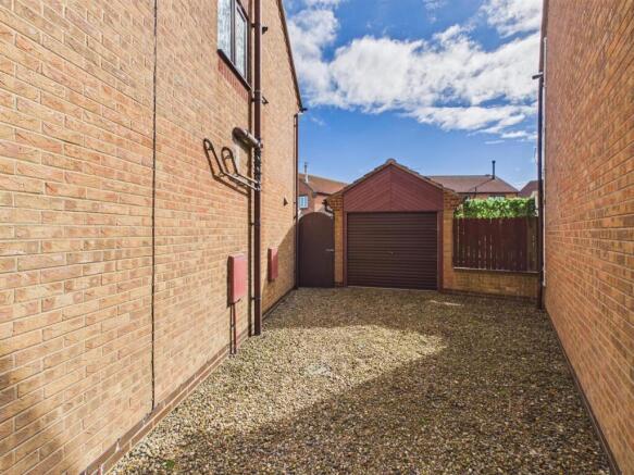 2 bed Semi-Detached for sale Image 12