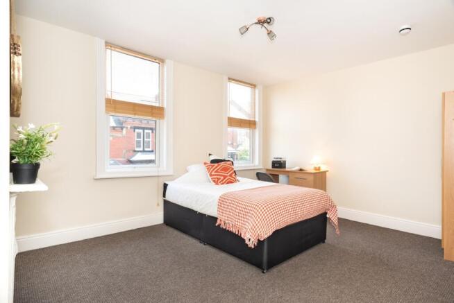 5 bed Terraced to rent Image 9