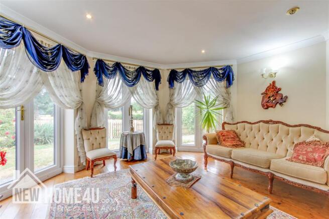 SITTING ROOM:
