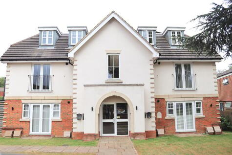 2 Rectory Road, Farnborough, GU14