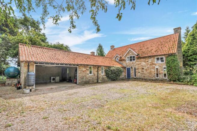 5 bed Detached for sale Image 10