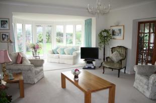 Lounge Into Bay