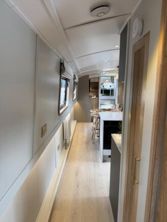  D'oyly Carte Island, Weybridge photo 4