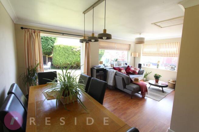 Dining Room / Second Lounge