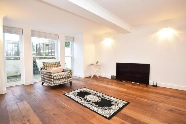 2 bed Flat for sale Image 2
