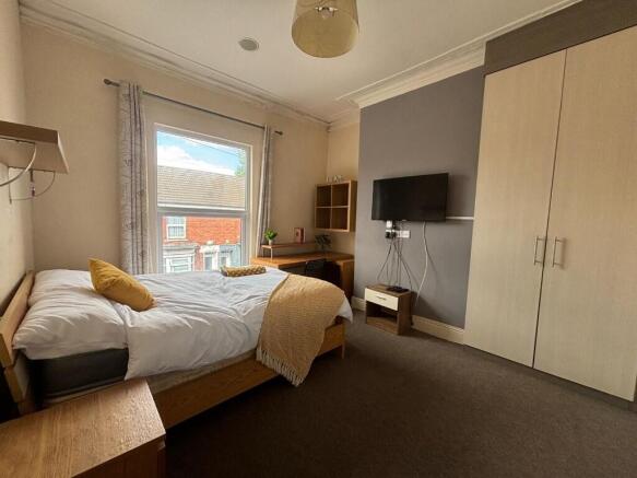 5 bed House of Multiple Occupation for sale Image 4