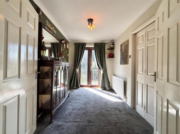 3 bed Semi-Detached for sale Image 8