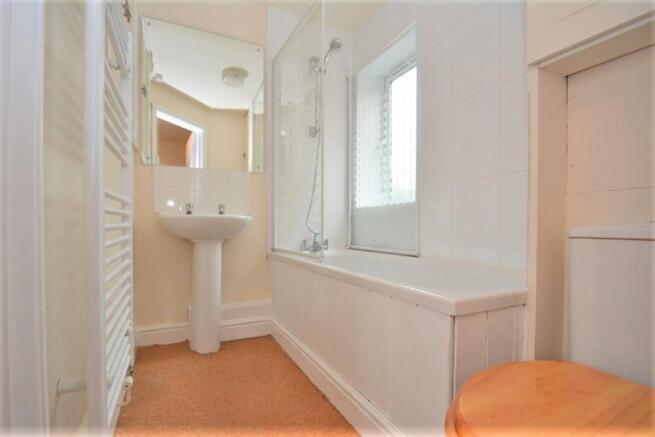 bathroom wallis corner.jpg