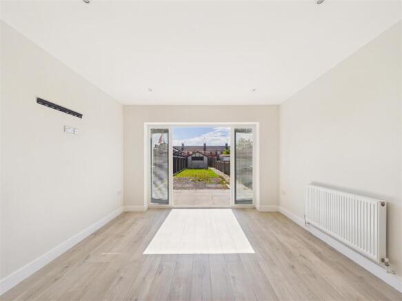 3 bed Terraced for sale Image 4