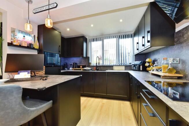 3 bed Bungalow for sale Image 4