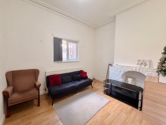 2 bed Flat to rent Image 3