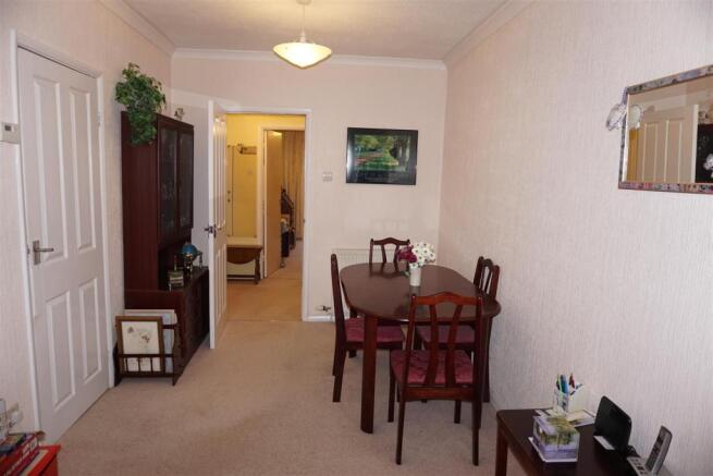 L-Shaped Lounge/Dining Room