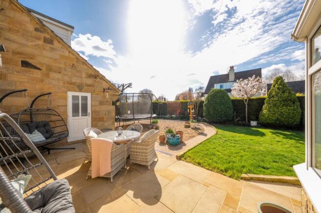 5 bed Detached for sale Image 12