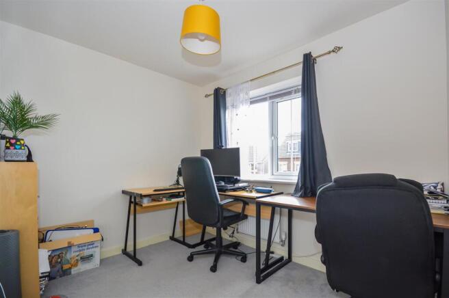 4 bed House for sale Image 11