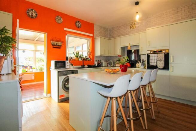3 bed Detached for sale Image 4
