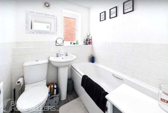 4 bed Semi-Detached for sale Image 11