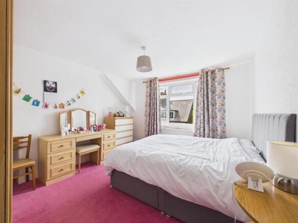 5 bed Detached for sale Image 6