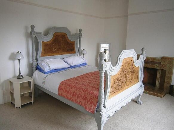 MAIN BEDROOM