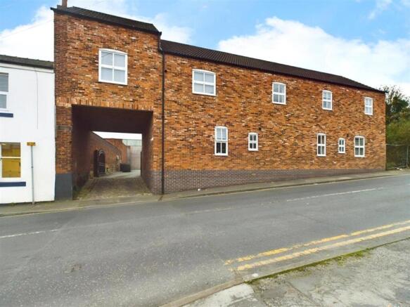 1-bed flat on Wilks Court, Pontefract, West Yorkshire, WF8, £80,000