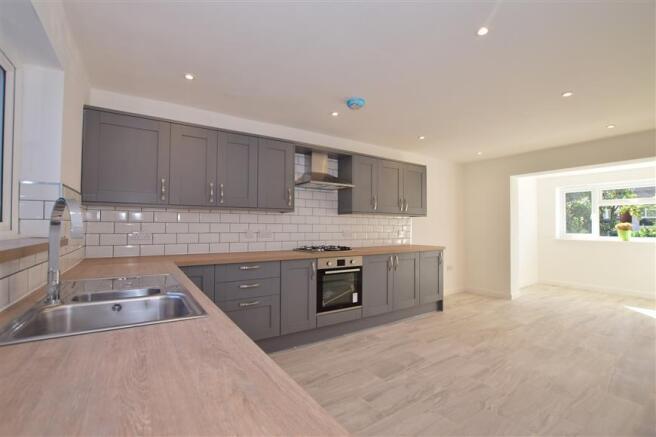 Kitchen / Breakfast Area