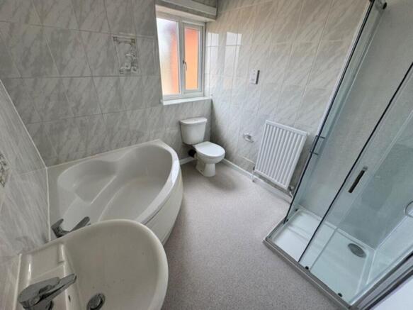 4 bed Detached to rent Image 12