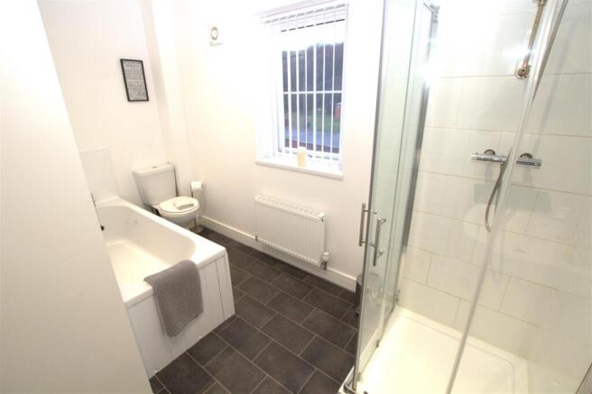 2 bed Apartment to rent Image 4
